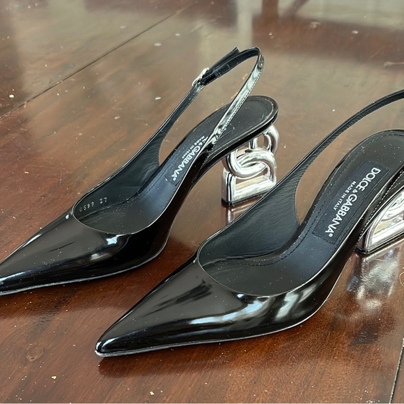 Like new Dolce&Gabbana w architectural 3” heel black patent leather pumps size 7 - Picture 6 of 7